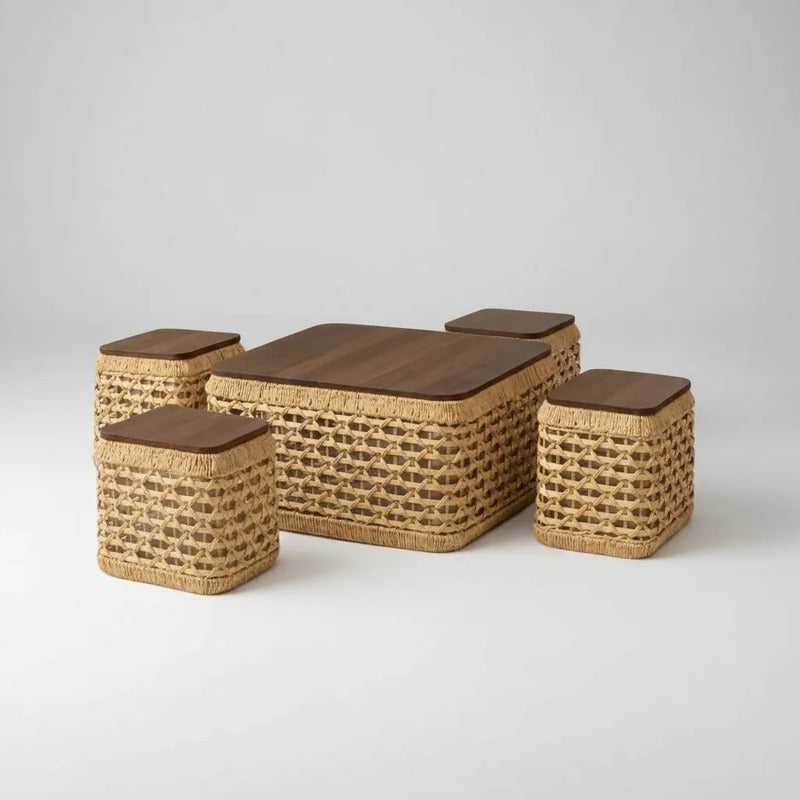 Mesa Centro Nido Ratan Puf Espacios Reducidos Living Hogar Tono Natural Marron Claro Estilo Organico Acabado Calido Textura Ratan Visible Combinacion Madera Look Decorativo Elegante Ambiente