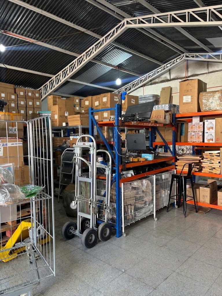 Nuestra bodega actual, con un equipo de 8 personas